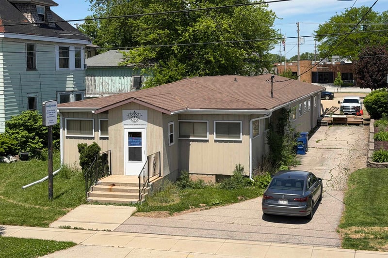 422 Broad St, Menasha, WI 54952-3147