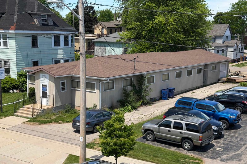 422 Broad St, Menasha, WI 54952-3147