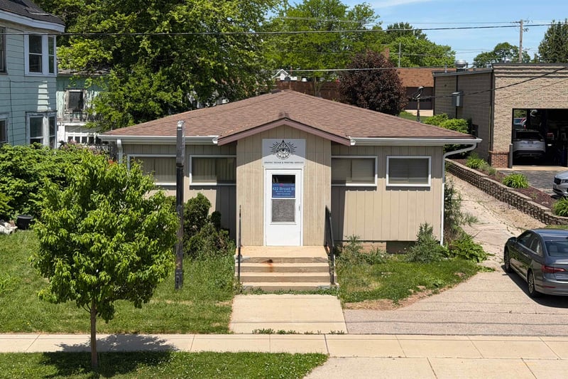 422 Broad St, Menasha, WI 54952-3147