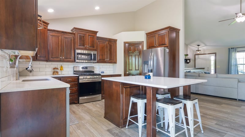 1024 Summer Breeze Ln, Greenville, WI 54942