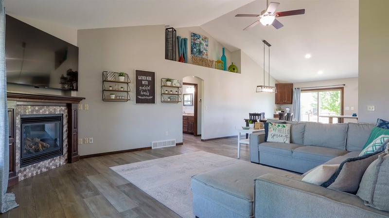 1024 Summer Breeze Ln, Greenville, WI 54942