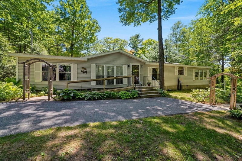 5109 Machickanee Ln, Lena, WI 54139-9146
