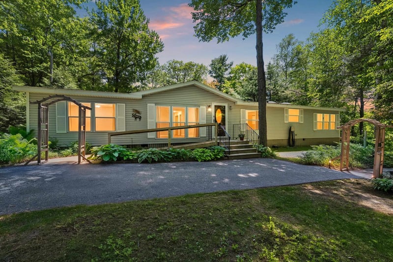 5109 Machickanee Ln, Lena, WI 54139-9146