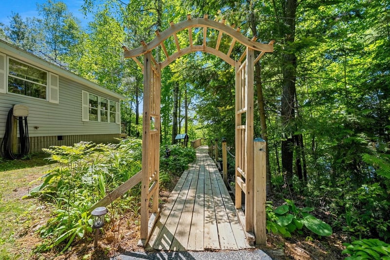 5109 Machickanee Ln, Lena, WI 54139-9146