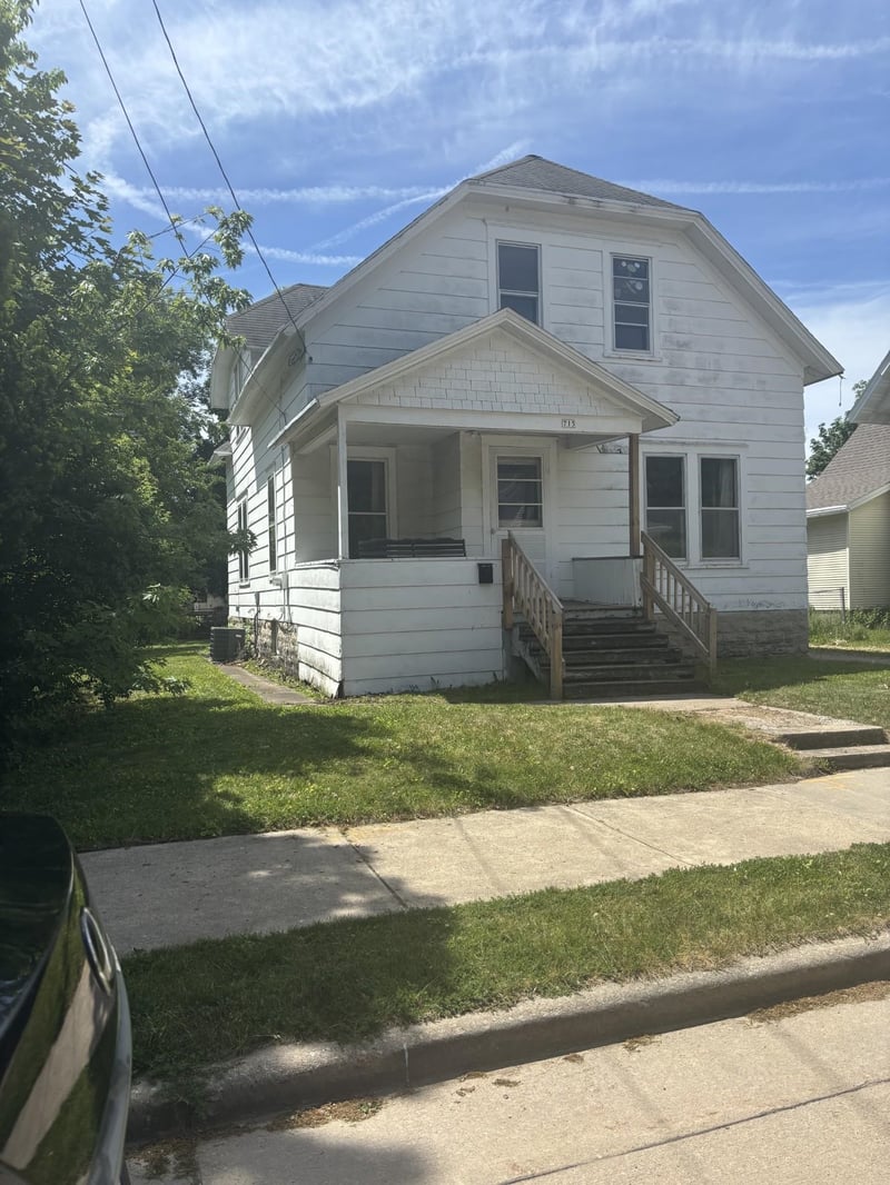 715 Prospect Ave, Oshkosh, WI 54901-3615