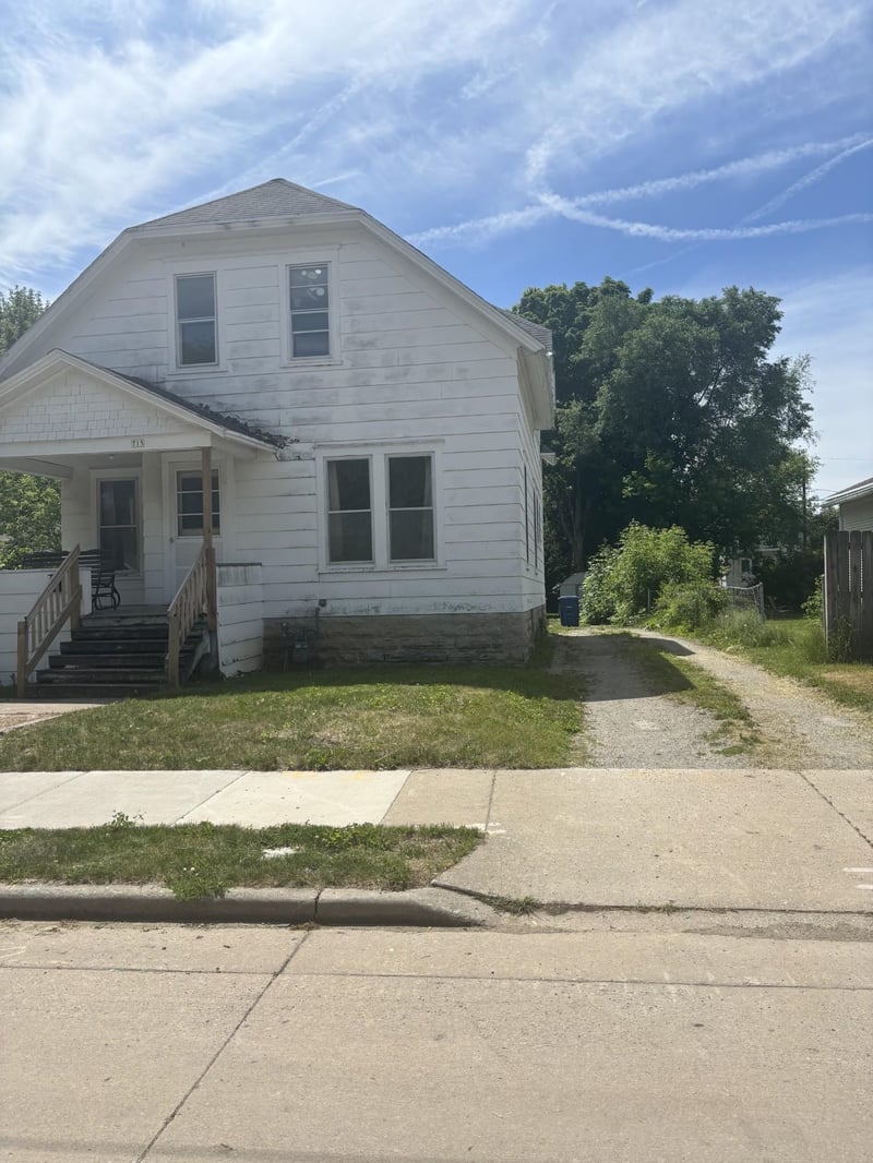 715 Prospect Ave, Oshkosh, WI 54901-3615