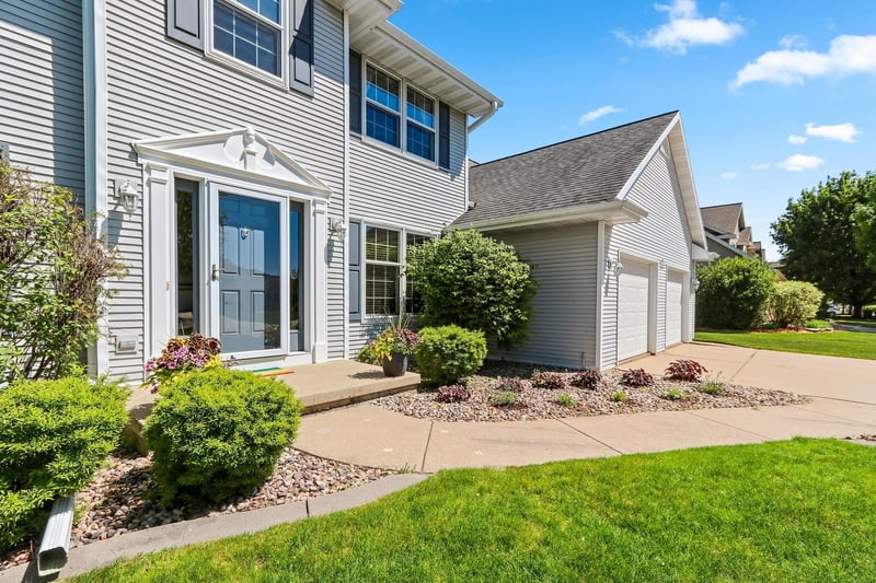 2861 Crosshaven Ave, Green Bay, WI 54313-4103