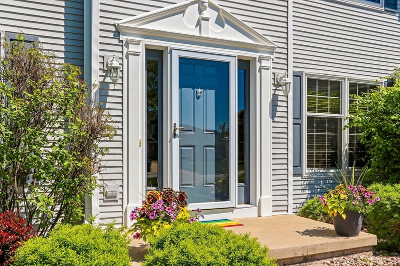 2861 Crosshaven Ave, Green Bay, WI 54313-4103
