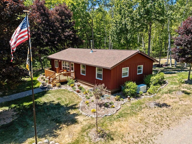 15284 Loretta Ln, Mountain, WI 54149