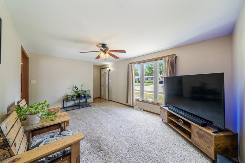 1605 Thornton Dr, Oshkosh, WI 54904