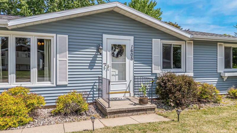1605 Thornton Dr, Oshkosh, WI 54904