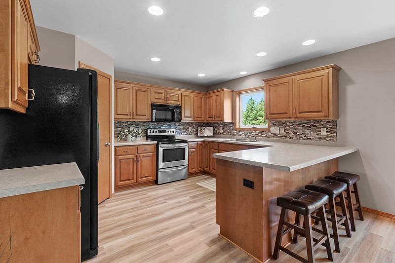 5071 Snapdragon Cir, Little Suamico, WI 54141-8871