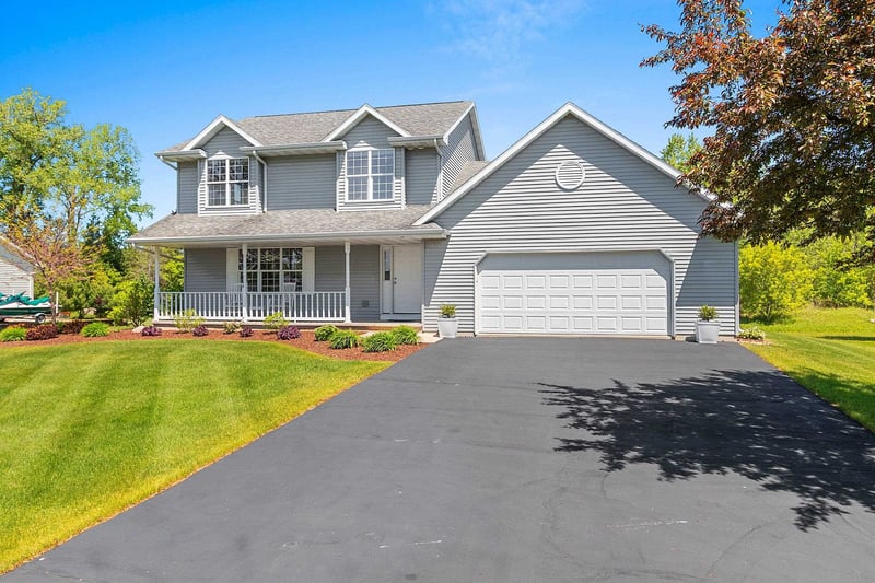 5071 Snapdragon Cir, Little Suamico, WI 54141-8871