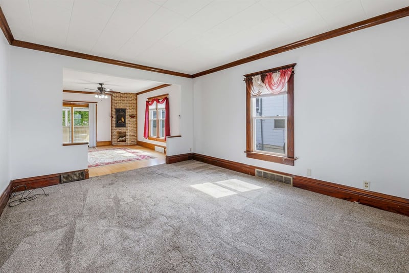 940 6th Ave, Oshkosh, WI 54902-5851