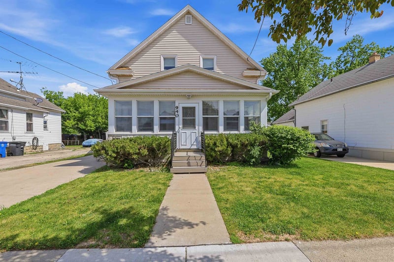 940 6th Ave, Oshkosh, WI 54902-5851