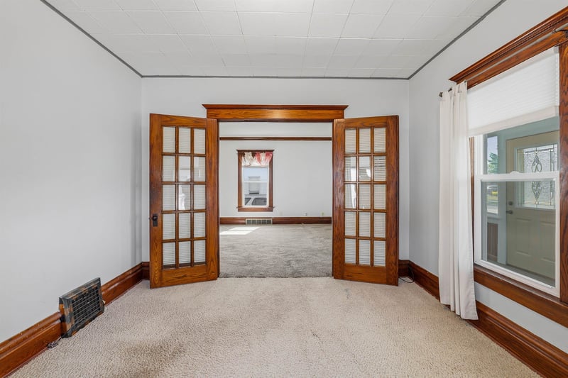 940 6th Ave, Oshkosh, WI 54902-5851