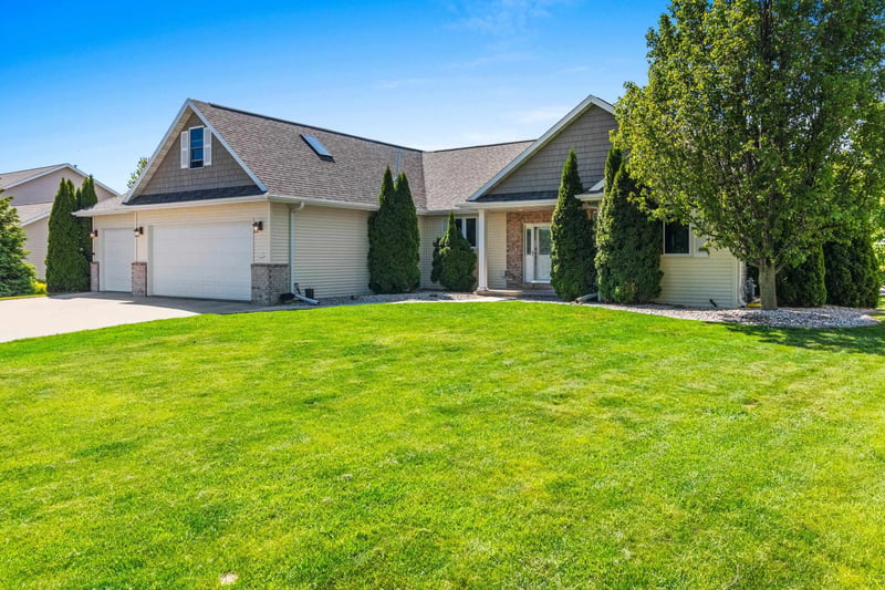 N2283 Cornhusk Dr, Greenville, WI 54942