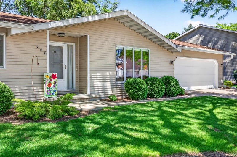 708 Yorkshire Rd, Neenah, WI 54956