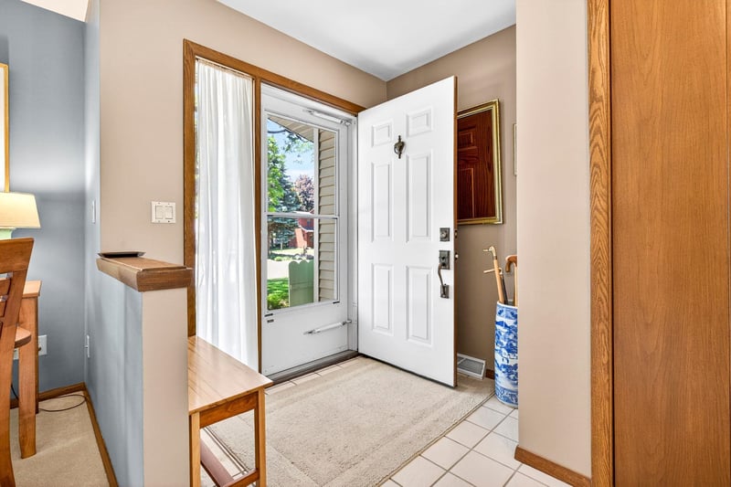 708 Yorkshire Rd, Neenah, WI 54956