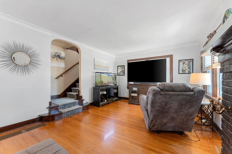 889 Dousman St, Green Bay, WI 54303
