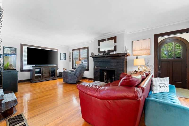 889 Dousman St, Green Bay, WI 54303