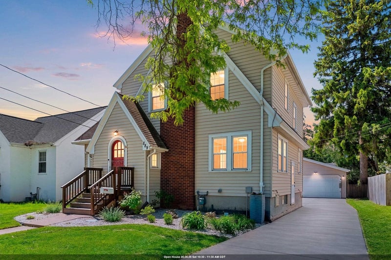 889 Dousman St, Green Bay, WI 54303