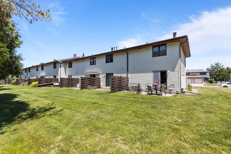 725 Westhaven Pl #J, Appleton, WI 54914