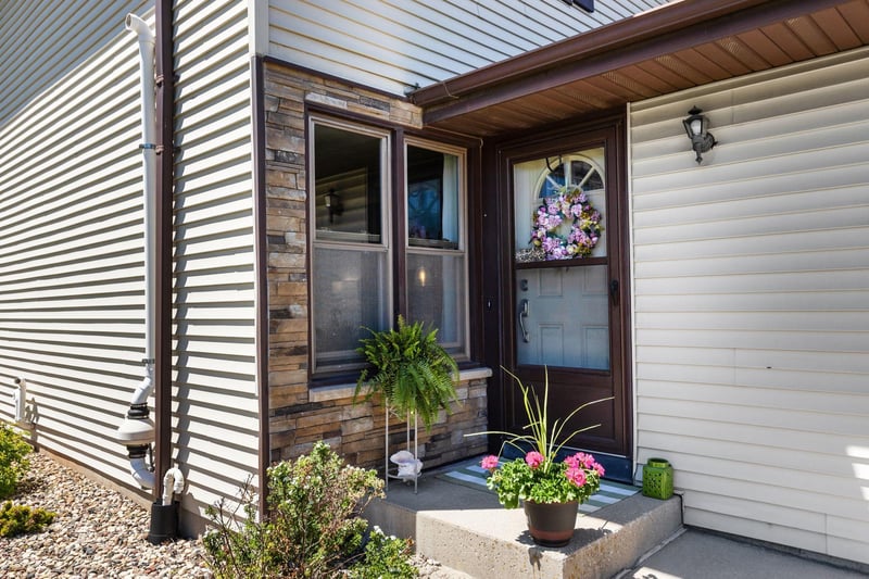 725 Westhaven Pl #J, Appleton, WI 54914