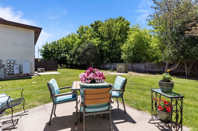 725 Westhaven Pl #J, Appleton, WI 54914