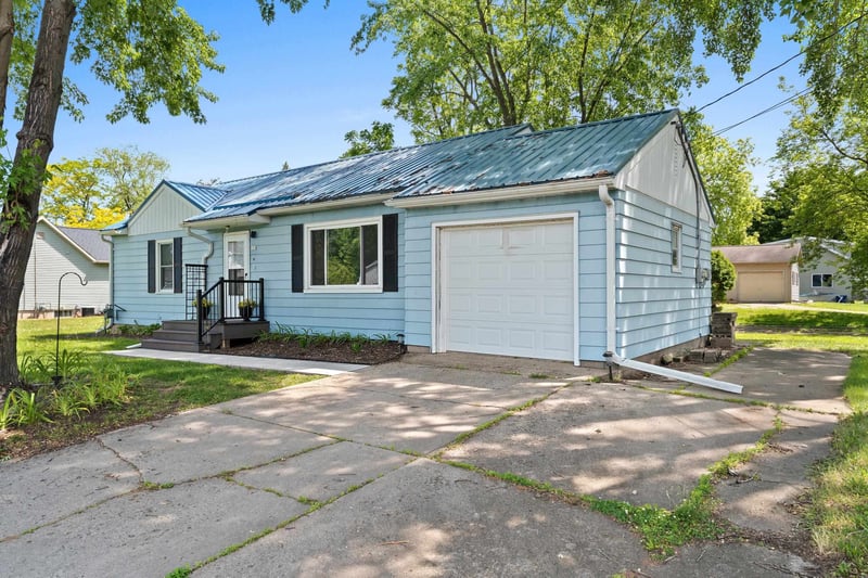 105 4th Ave, Winneconne, WI 54986