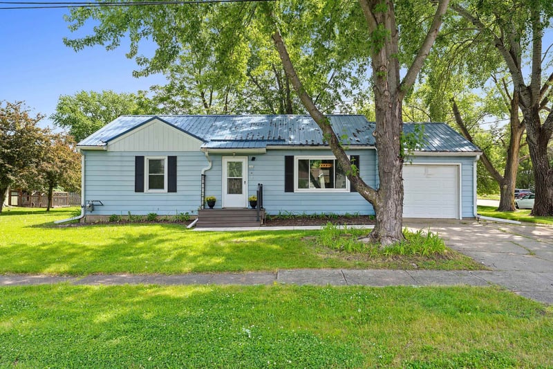 105 4th Ave, Winneconne, WI 54986