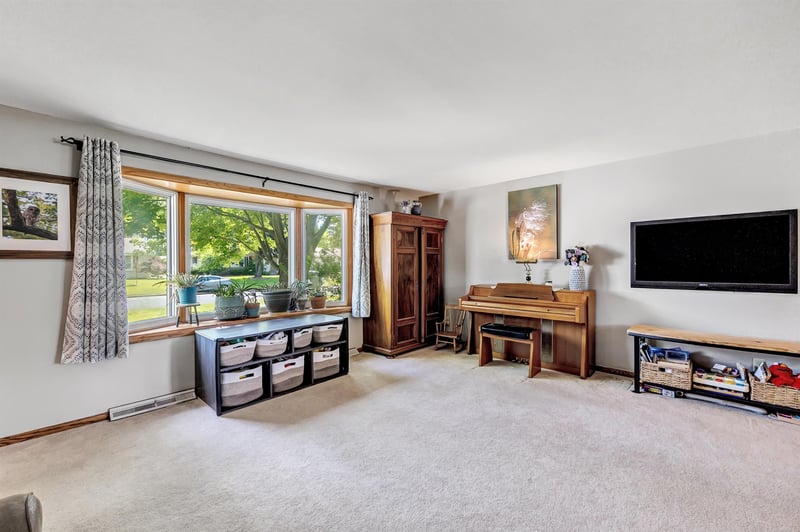 1128 Deerfield Ave, Menasha, WI 54952-2111