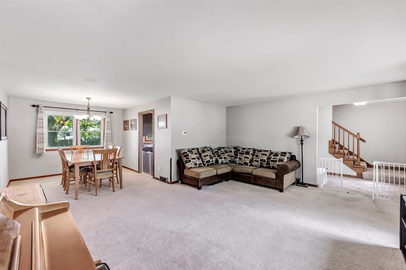 1128 Deerfield Ave, Menasha, WI 54952-2111