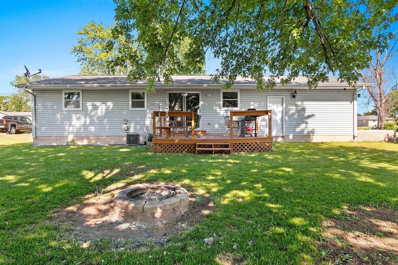6796 Deuster St, Greenleaf, WI 54126