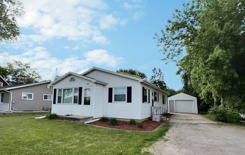 1743 Oshkosh Ave, Oshkosh, WI 54902
