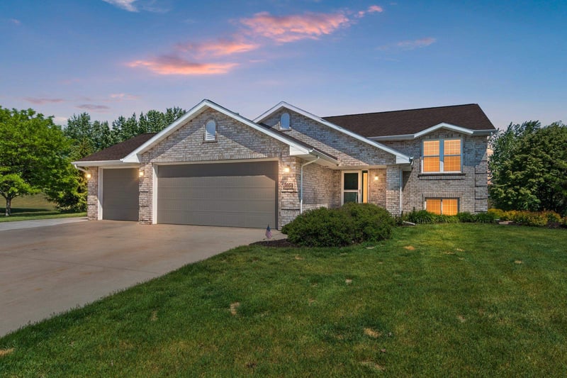 3054 Seafarer Way, Suamico, WI 54173-8189