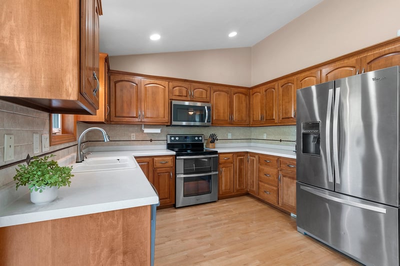 3054 Seafarer Way, Suamico, WI 54173-8189