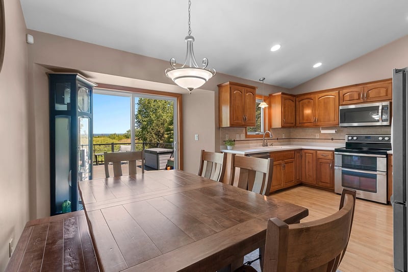 3054 Seafarer Way, Suamico, WI 54173-8189