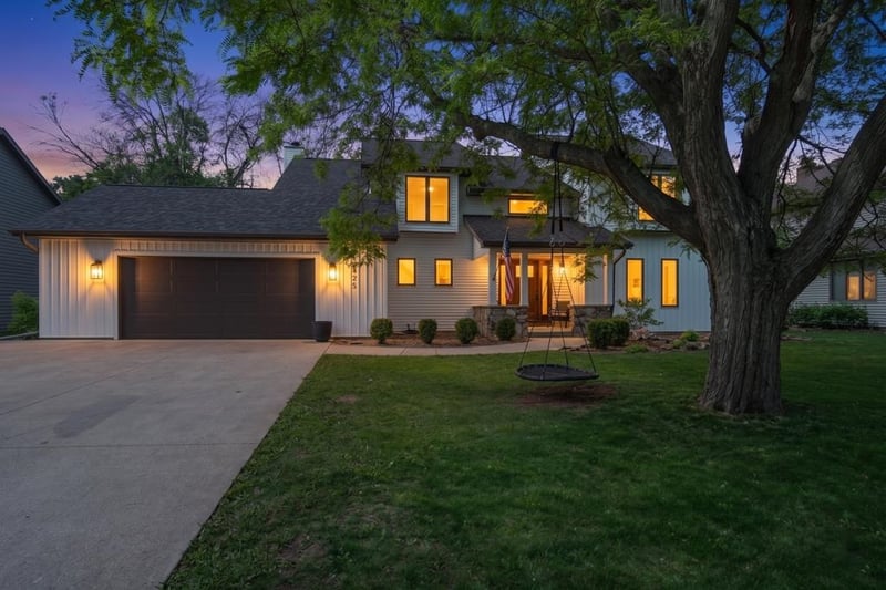1825 Eagle Dr, Neenah, WI 54956