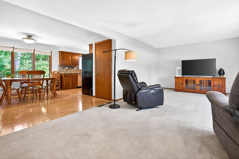 3320 Crestview Dr, Appleton, WI 54915