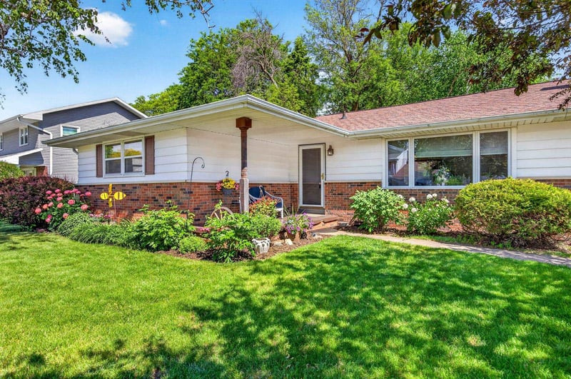 3320 Crestview Dr, Appleton, WI 54915