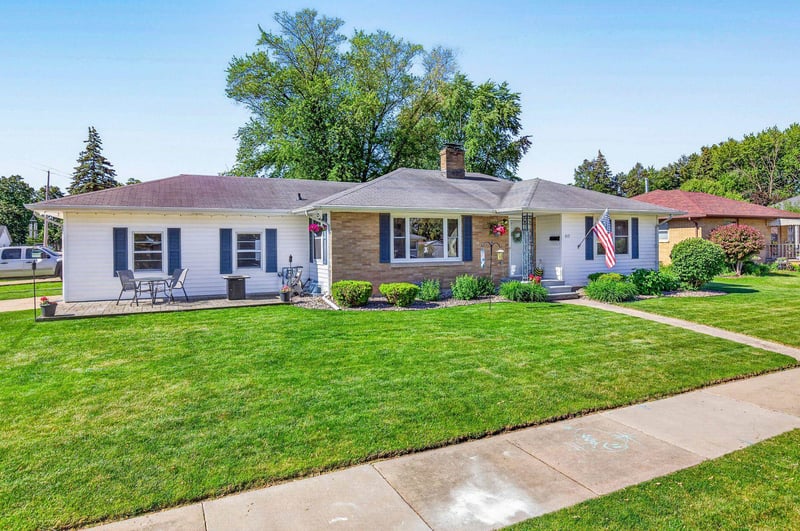 415 16th St, Kaukauna, WI 54130-3321