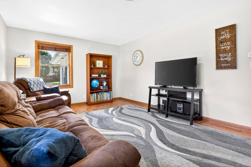 415 16th St, Kaukauna, WI 54130-3321