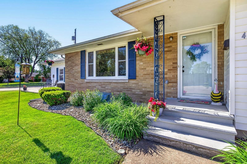 415 16th St, Kaukauna, WI 54130-3321