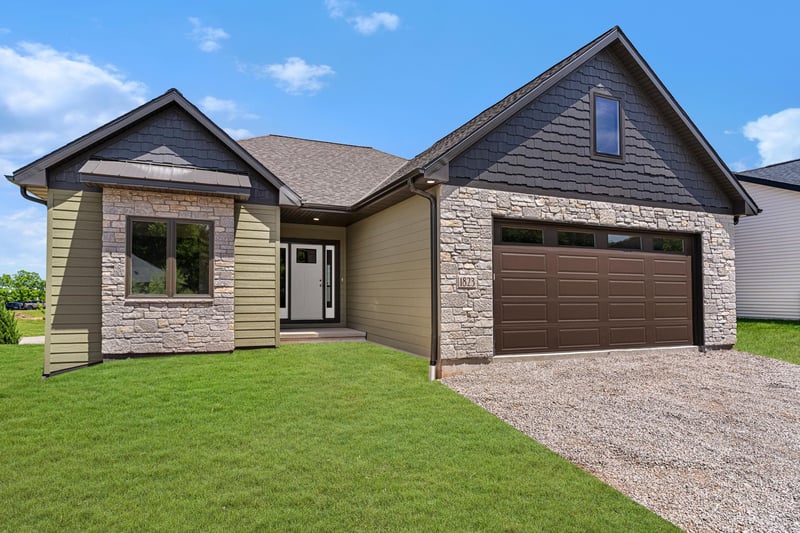1823 Bobby Jones Dr, De Pere, WI 54115