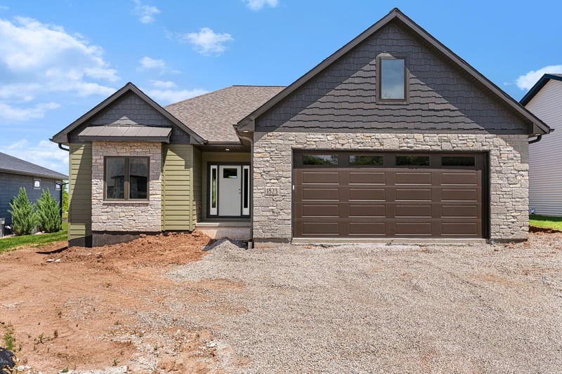 1823 Bobby Jones Dr, De Pere, WI 54115
