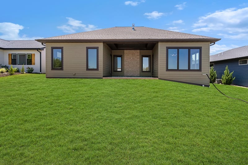 1823 Bobby Jones Dr, De Pere, WI 54115