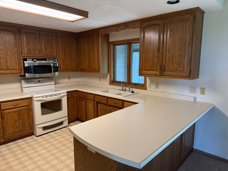 1864 Imperial Rd, Oshkosh, WI 54904