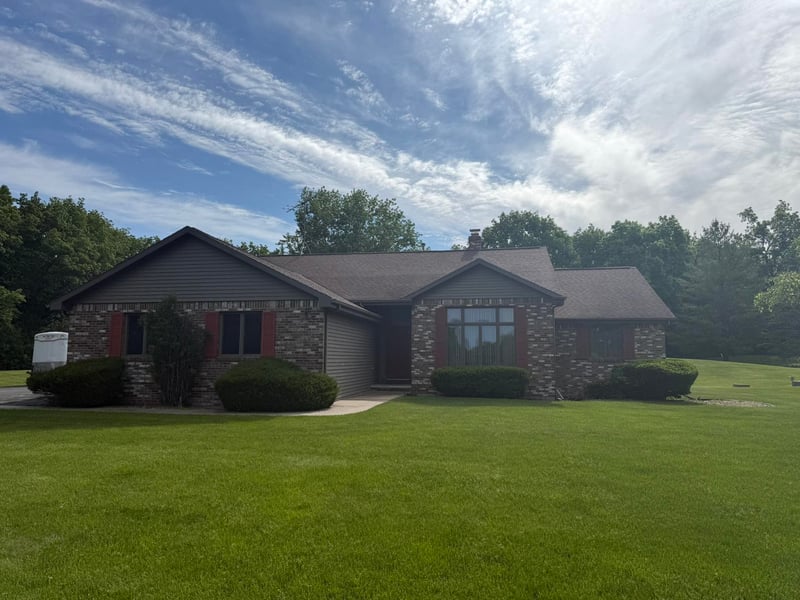 1864 Imperial Rd, Oshkosh, WI 54904