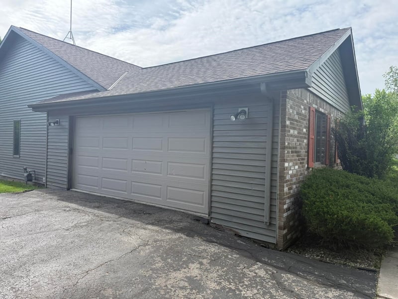1864 Imperial Rd, Oshkosh, WI 54904